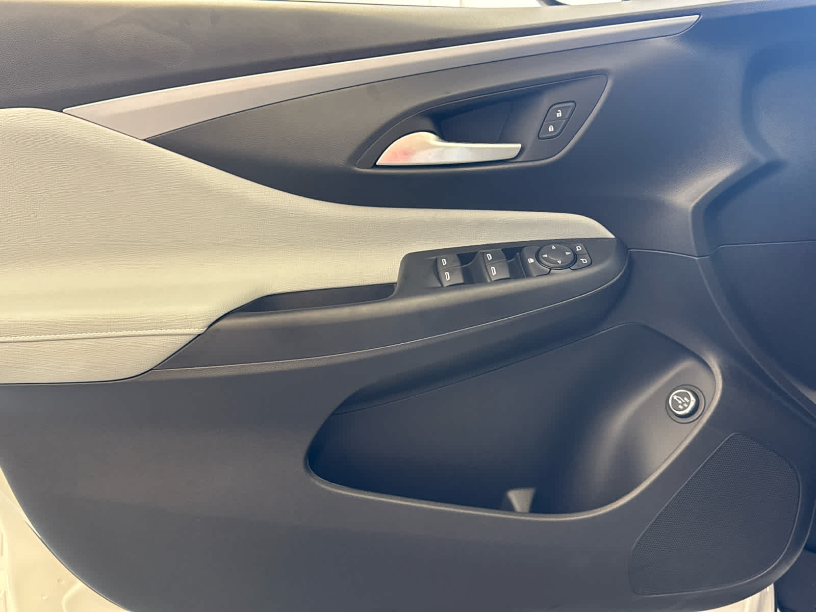 Vehicle image 24 of 44