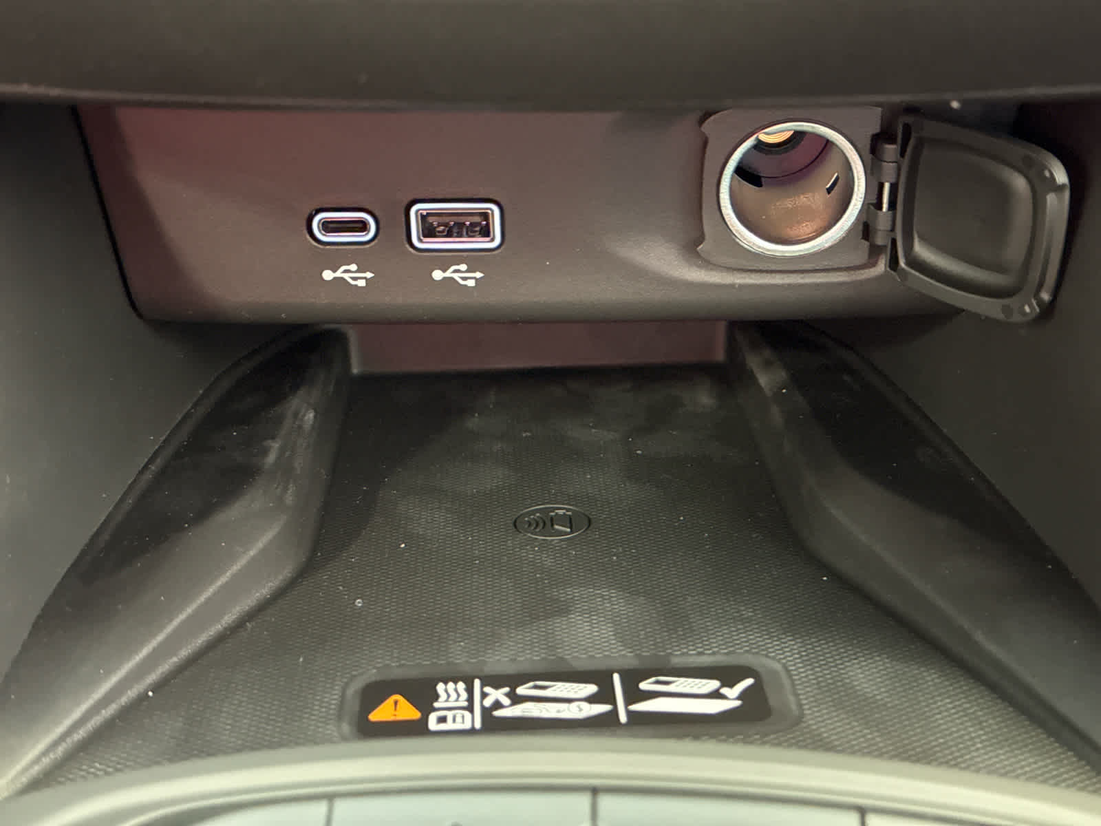 Vehicle image 8 of 44