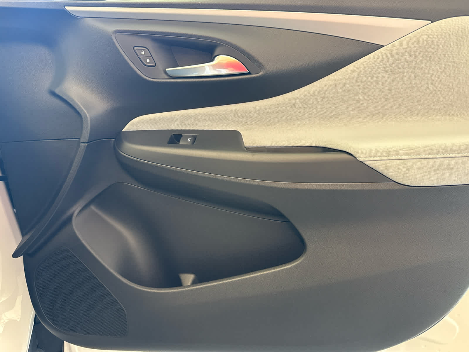 Vehicle image 25 of 44