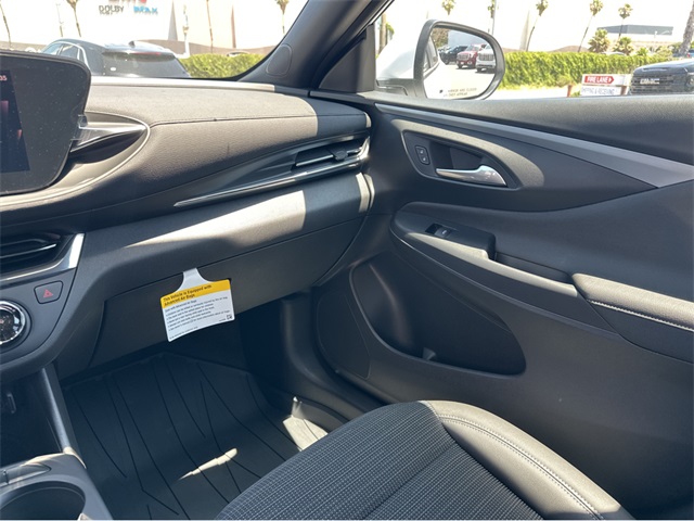 Vehicle image 17 of 36