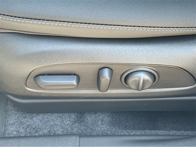 Vehicle image 25 of 36