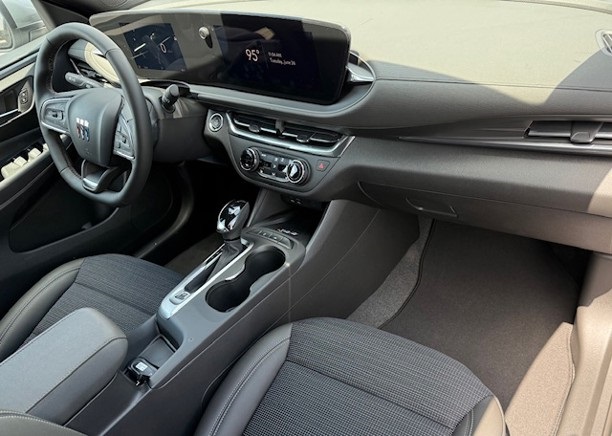 2025 Buick Envista Preferred Image 18 of 35