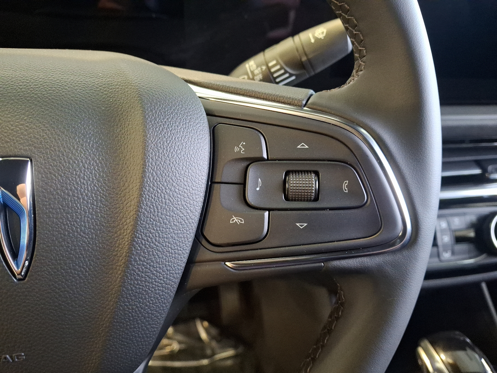 Vehicle image 16 of 23