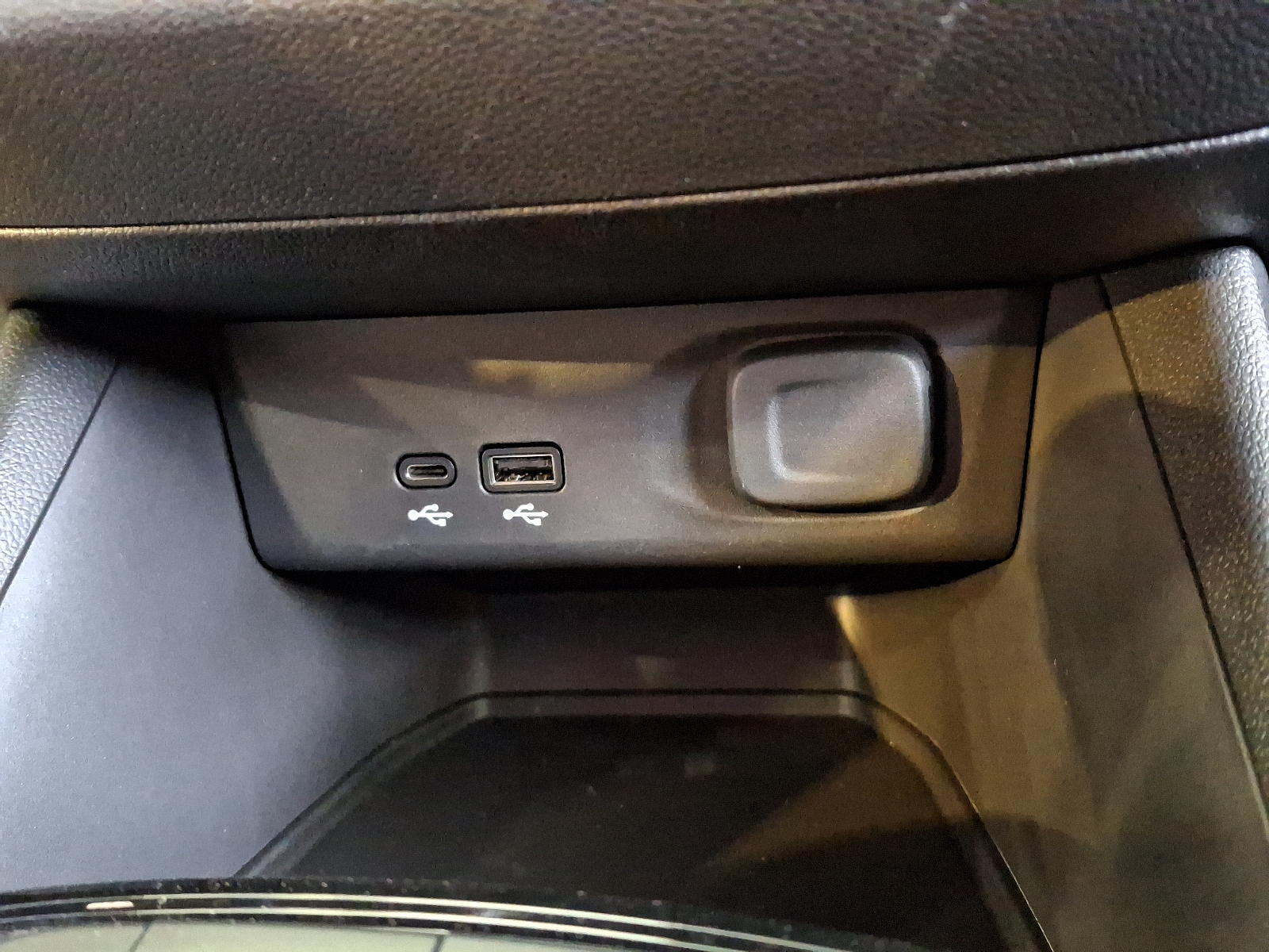 Vehicle image 18 of 23