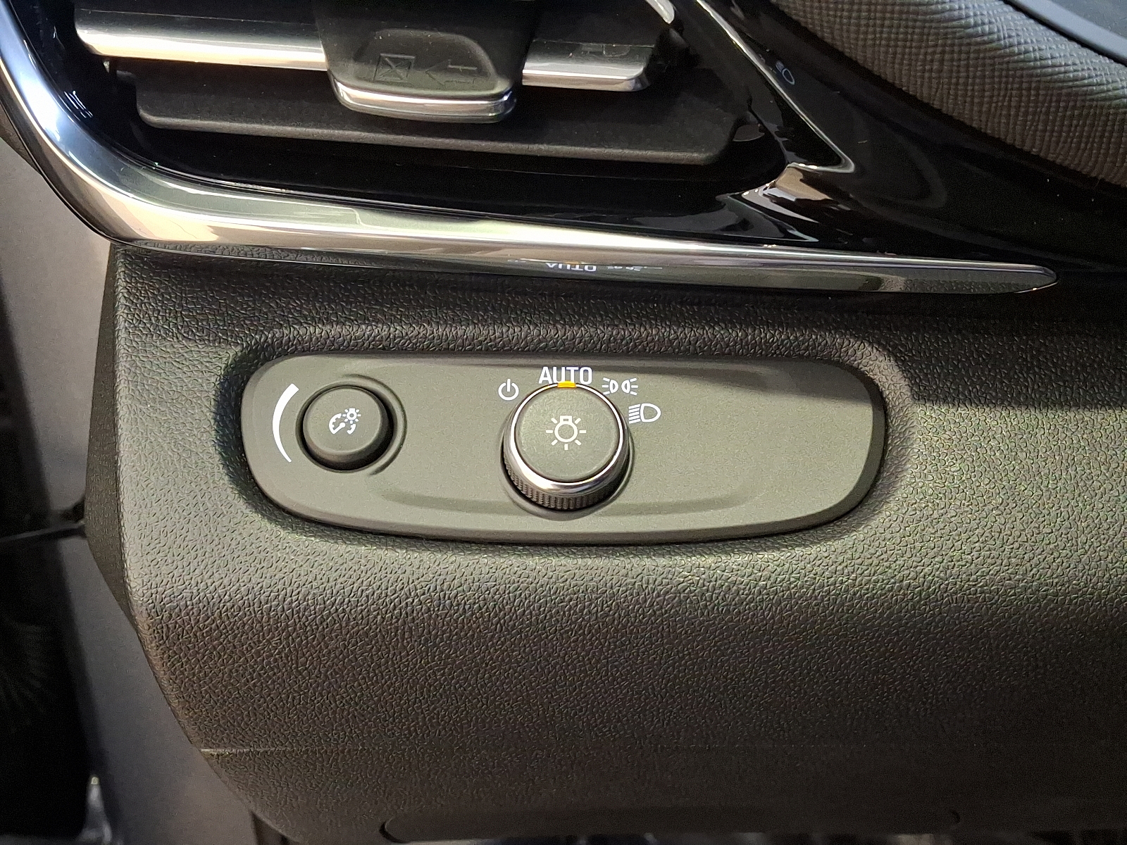 Vehicle image 17 of 23