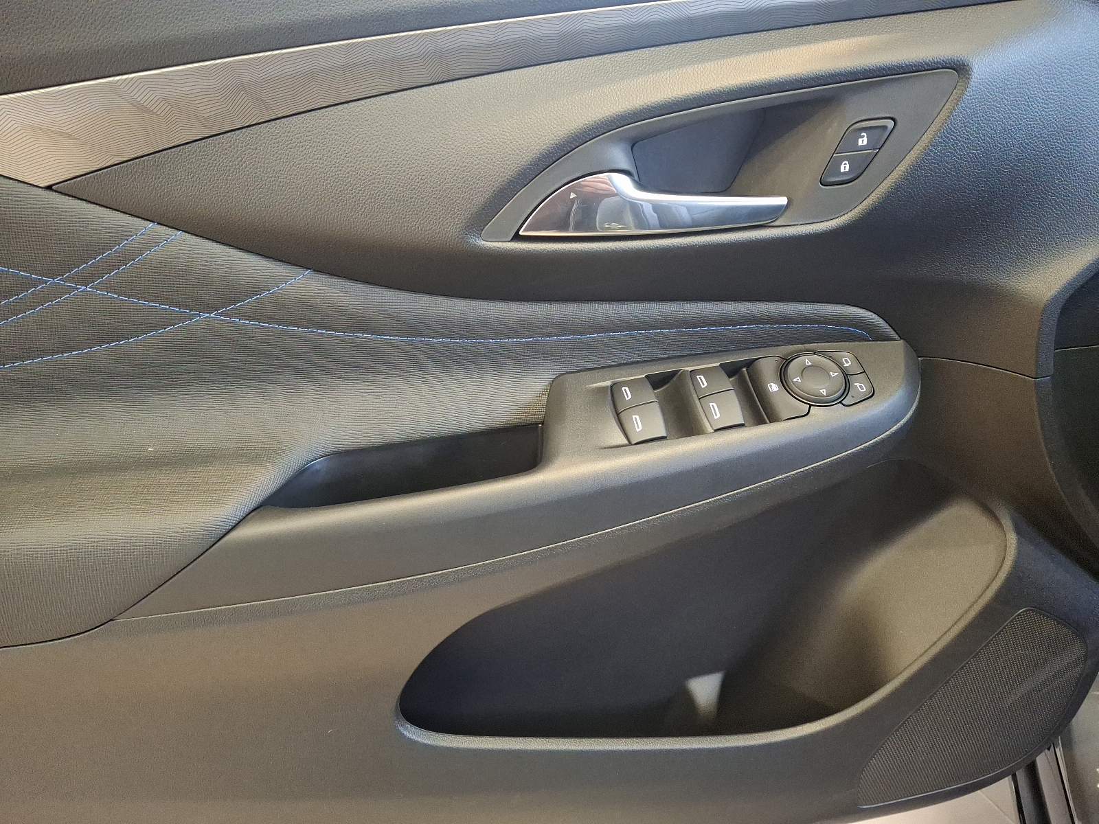 Vehicle image 11 of 23