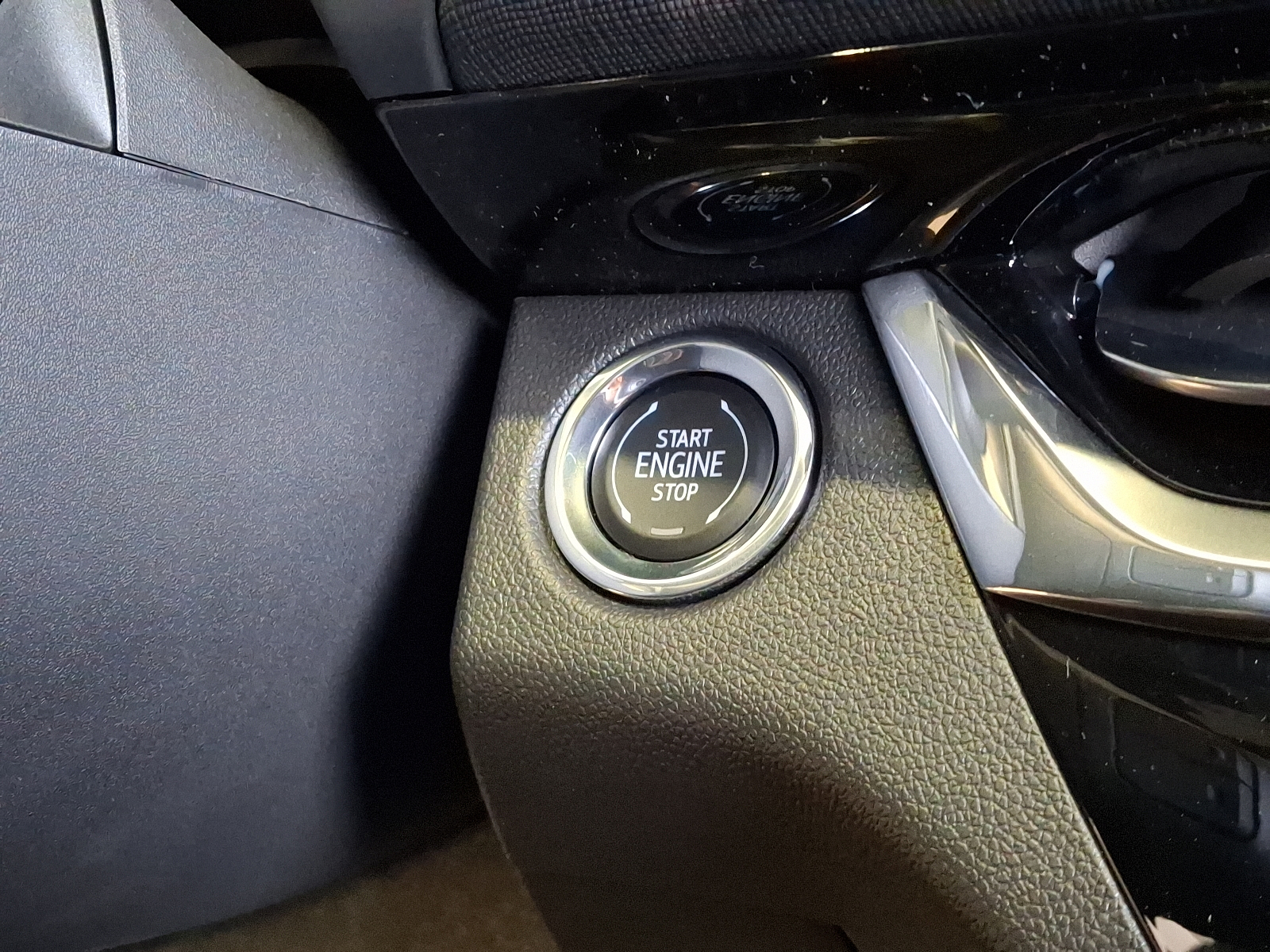 Vehicle image 19 of 23