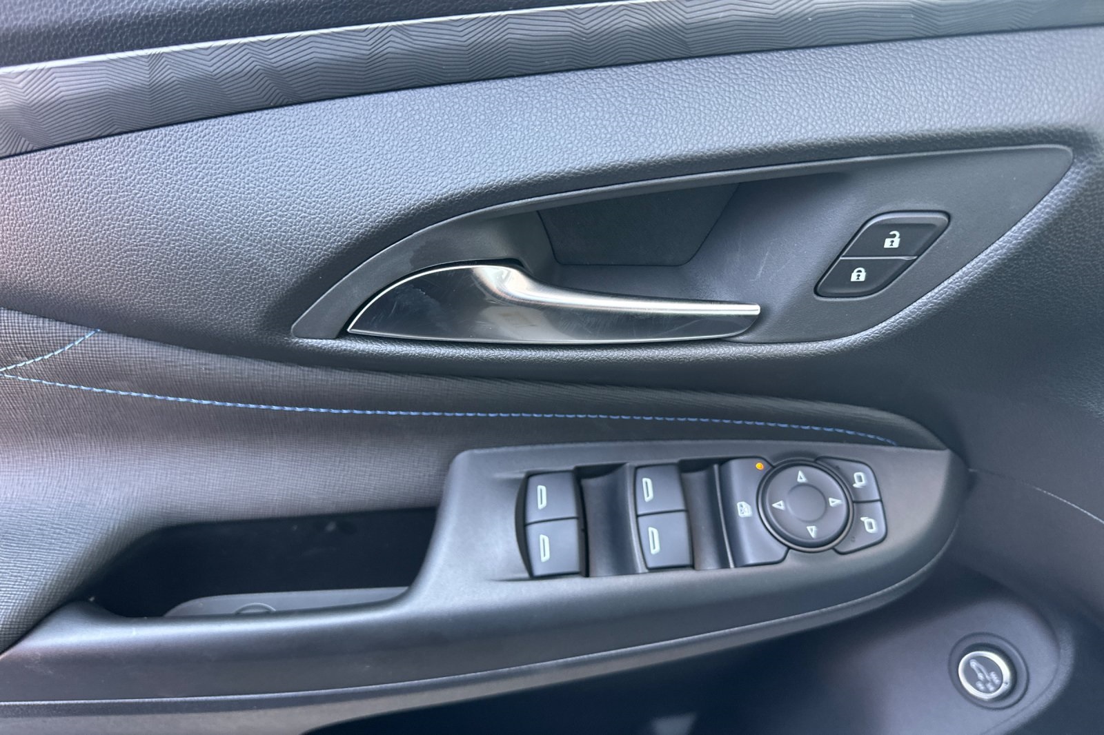 Vehicle image 9 of 31
