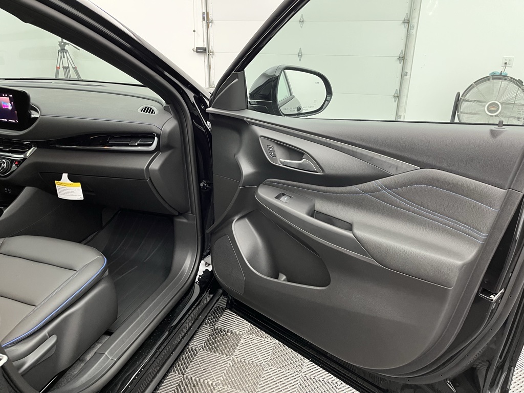 Vehicle image 18 of 33