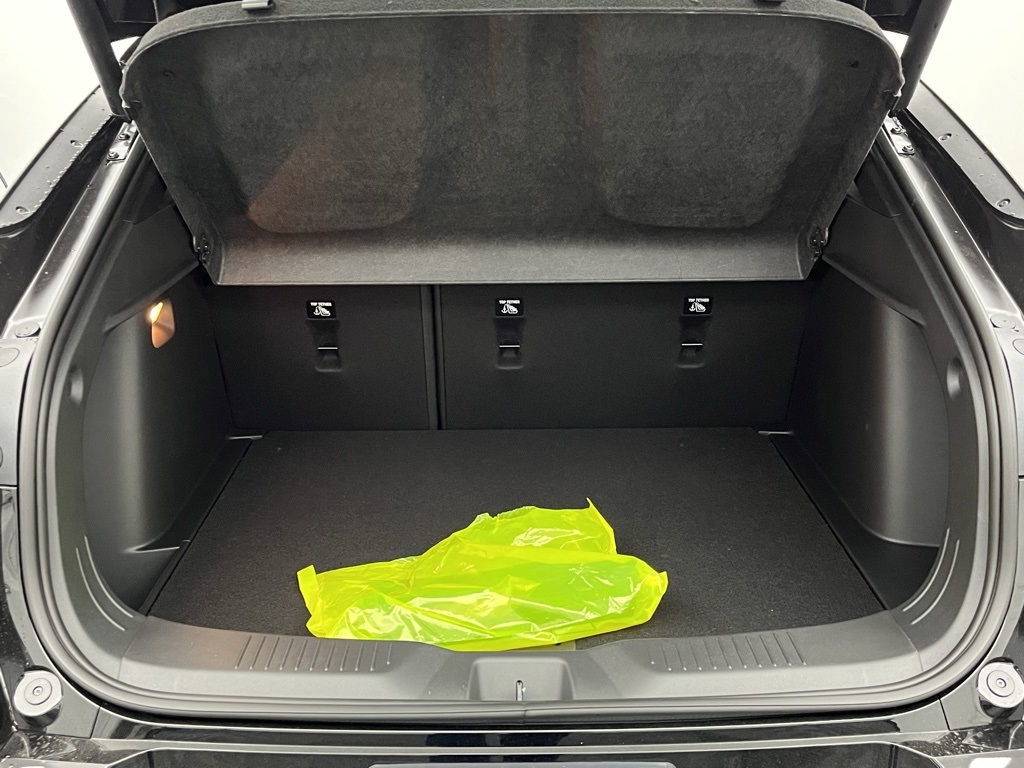 Vehicle image 8 of 33