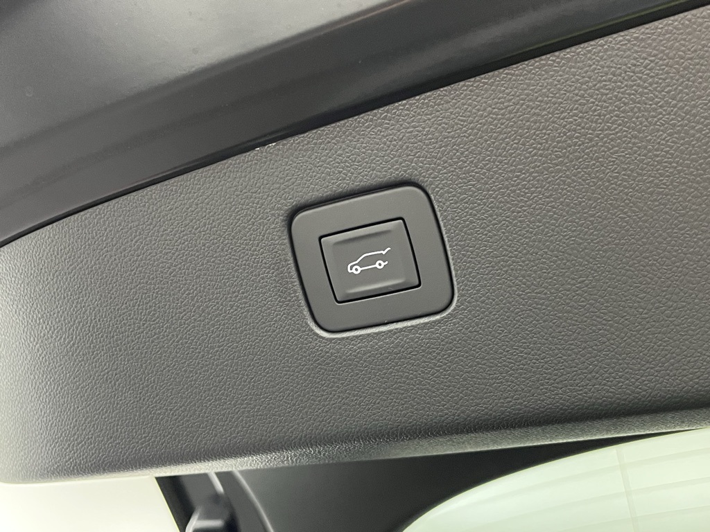 Vehicle image 26 of 33