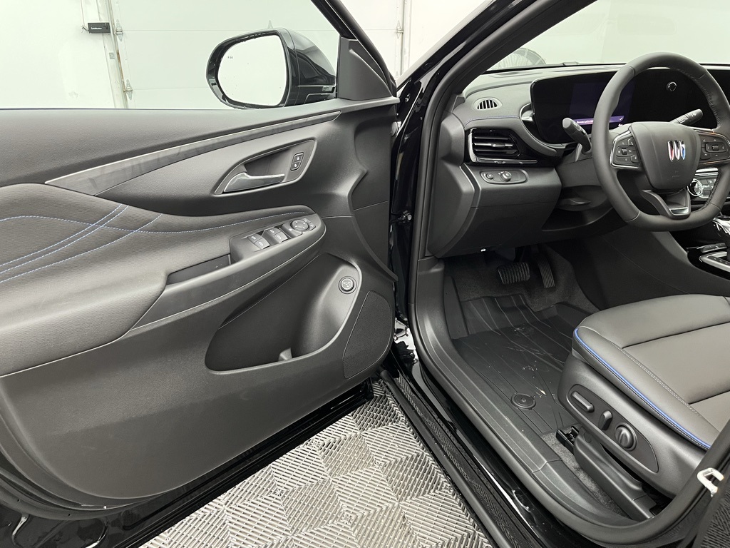 Vehicle image 16 of 33