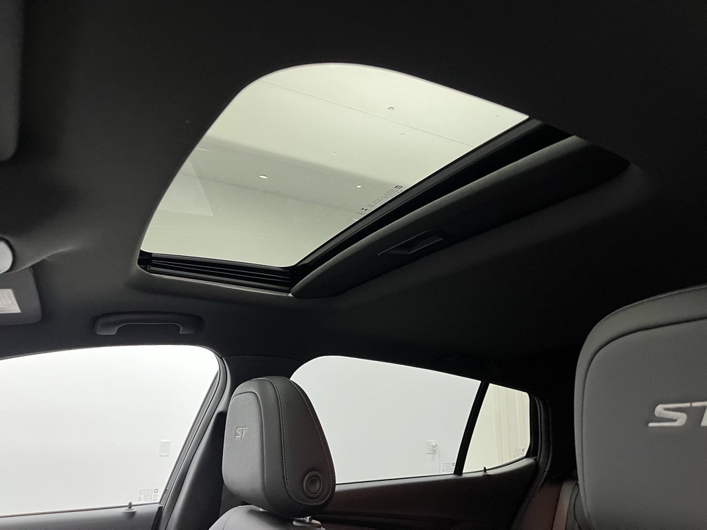 Vehicle image 29 of 33