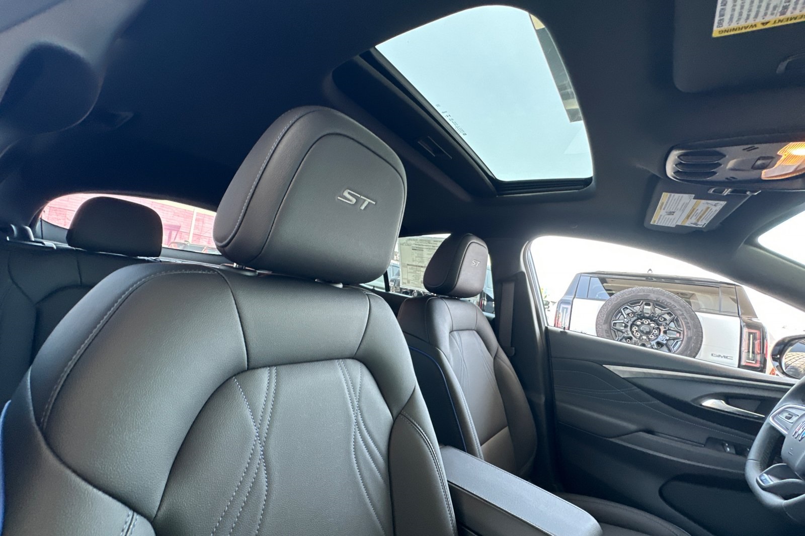 Vehicle image 14 of 30