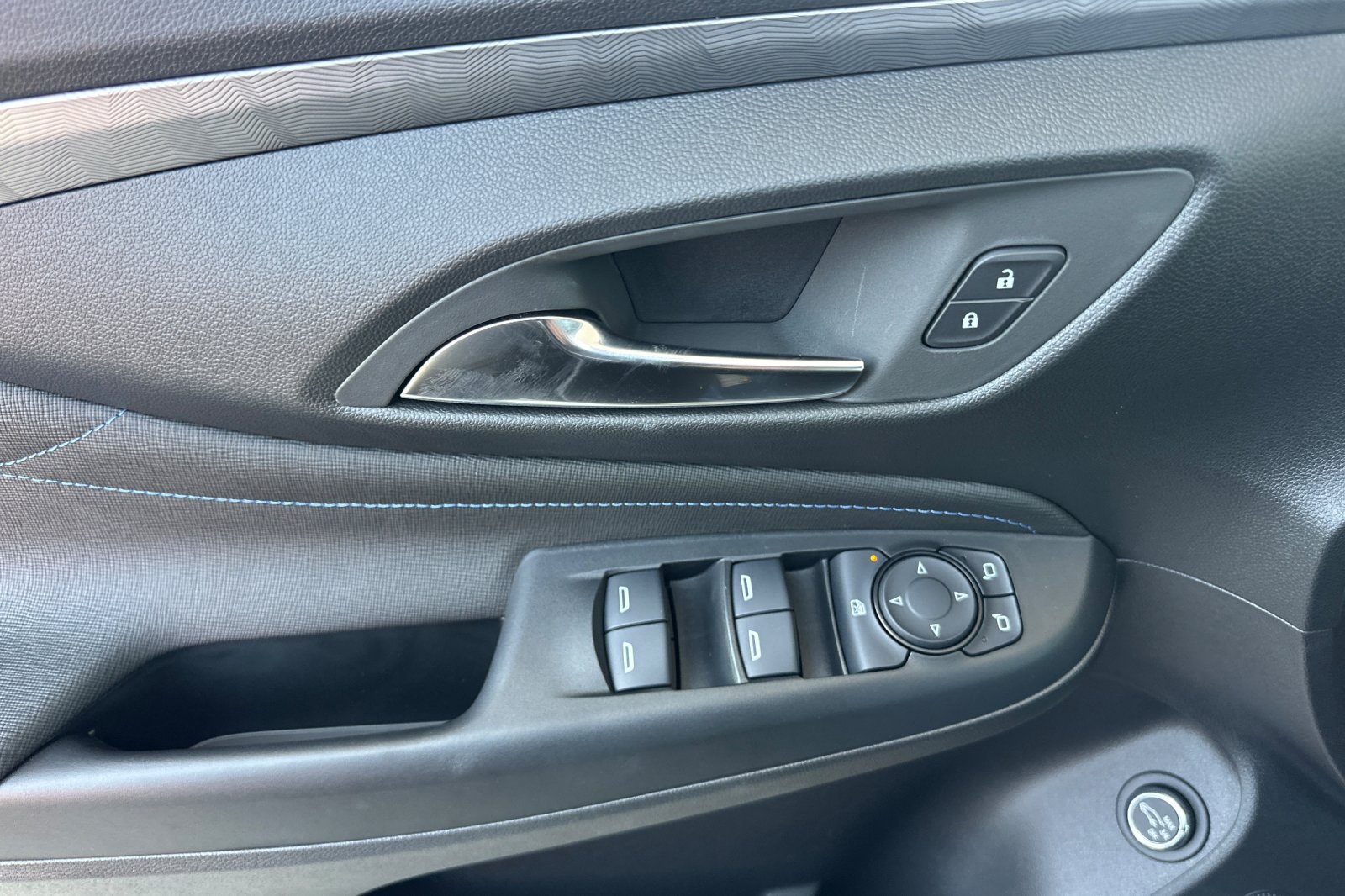 Vehicle image 8 of 30