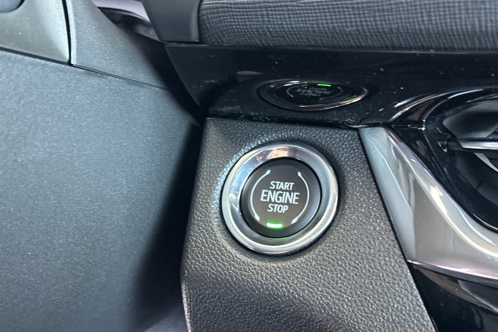 Vehicle image 19 of 30