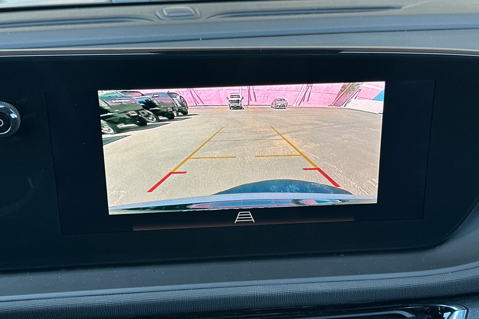 Vehicle image 18 of 32