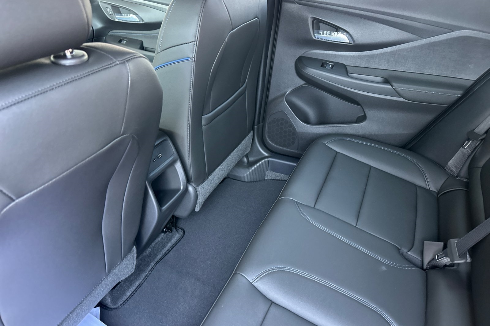Vehicle image 8 of 32