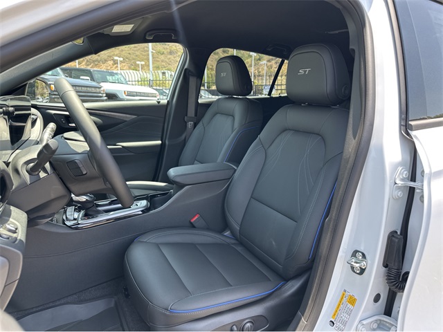 Vehicle image 10 of 36