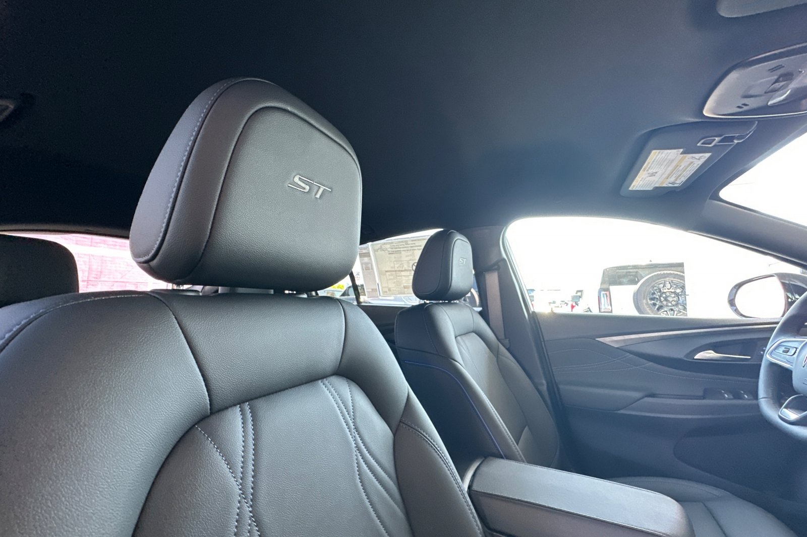 2025 Buick Envista Sport Touring Image 9 of 32