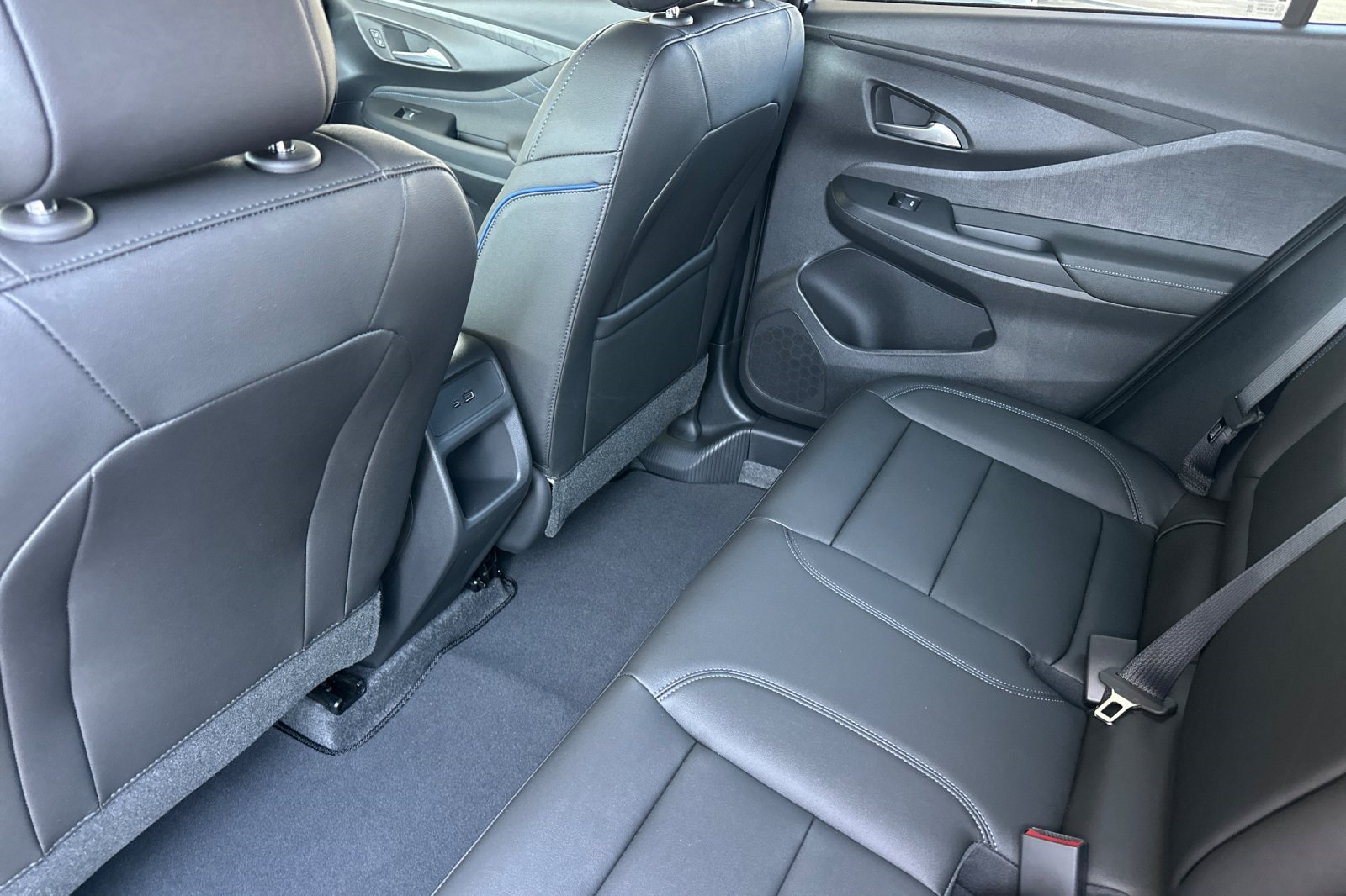 2025 Buick Envista Sport Touring Image 8 of 32