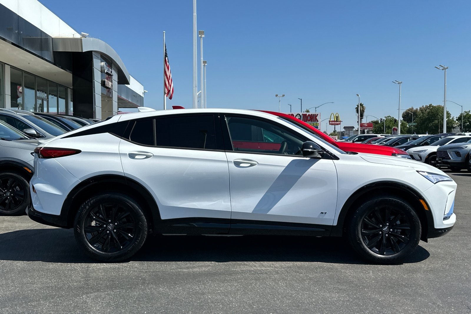 2025 Buick Envista Sport Touring Image 4 of 32