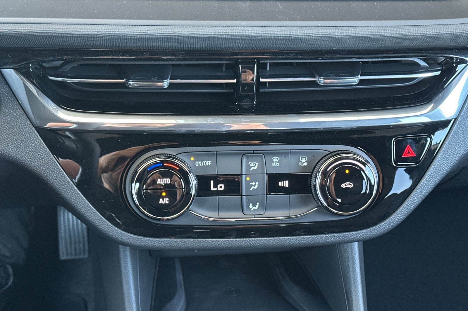 2025 Buick Envista Sport Touring Image 32 of 32