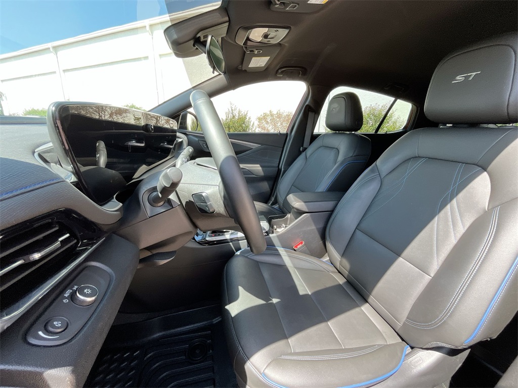 Vehicle image 12 of 38