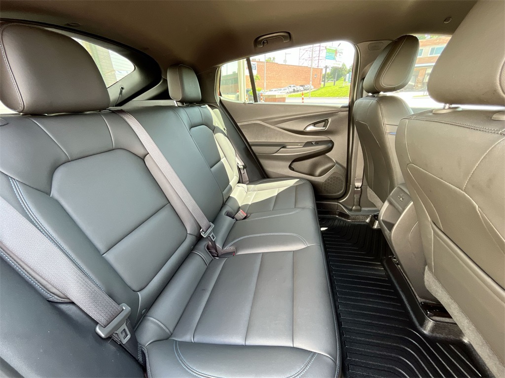 Vehicle image 10 of 38