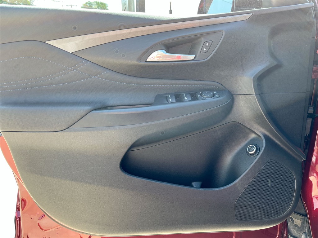 Vehicle image 21 of 38