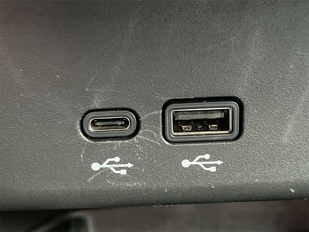 Vehicle image 26 of 38