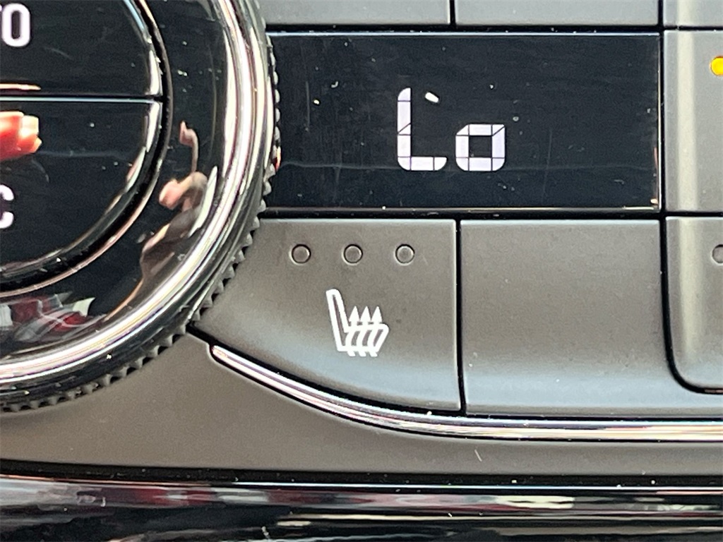 Vehicle image 33 of 38