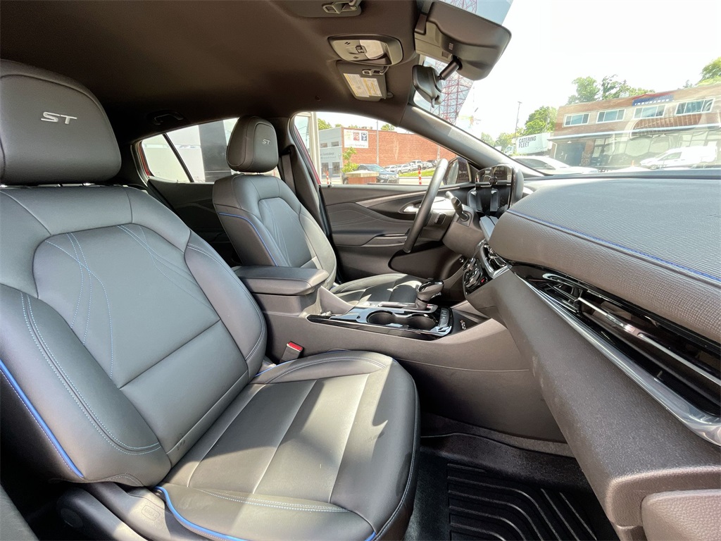 Vehicle image 13 of 38