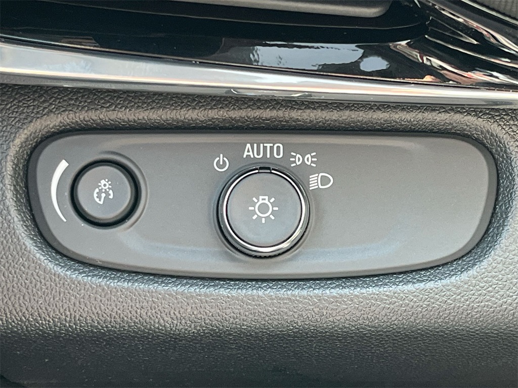 Vehicle image 24 of 38