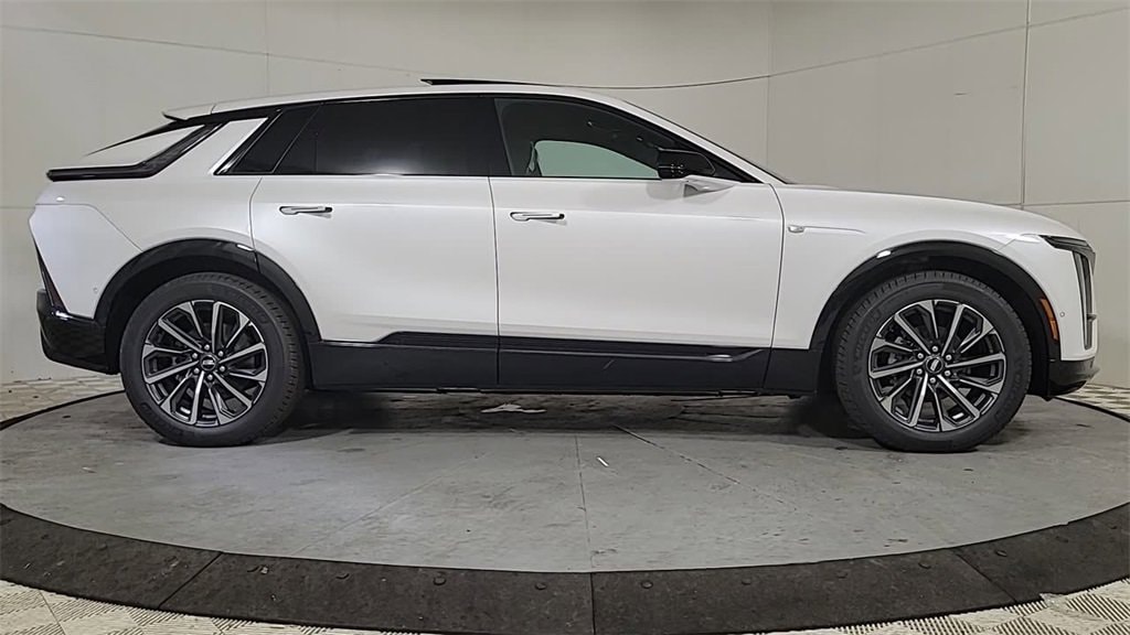 Vehicle image 7 of 23