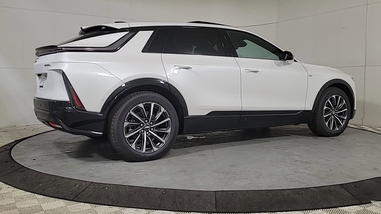 Vehicle image 8 of 23