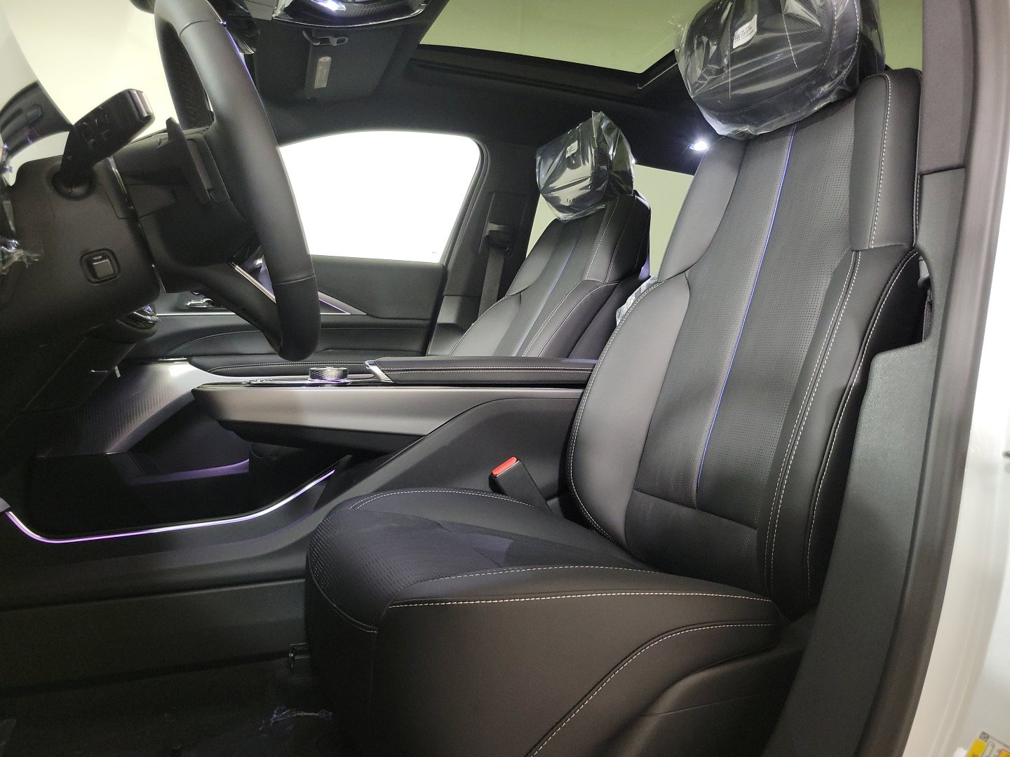Vehicle image 12 of 23