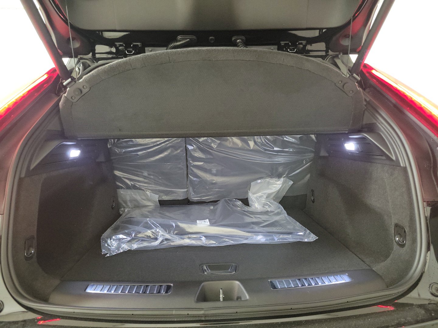 Vehicle image 20 of 23