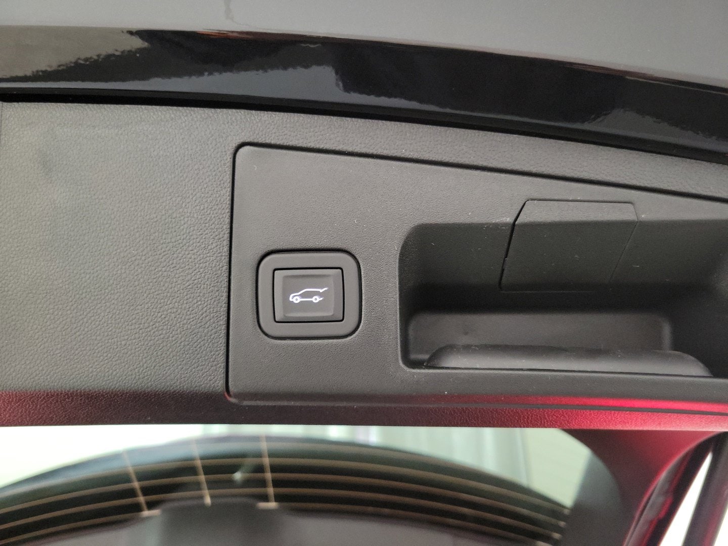 Vehicle image 21 of 23