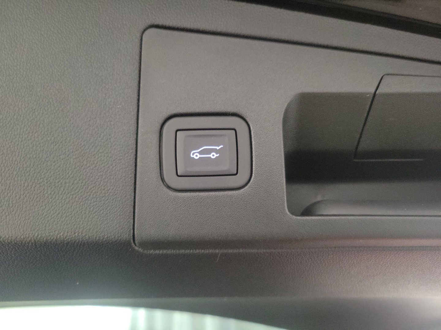Vehicle image 23 of 24