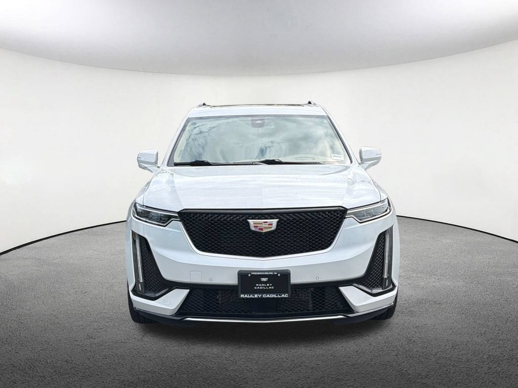 2025 Cadillac XT6 Sport Image 2 of 23