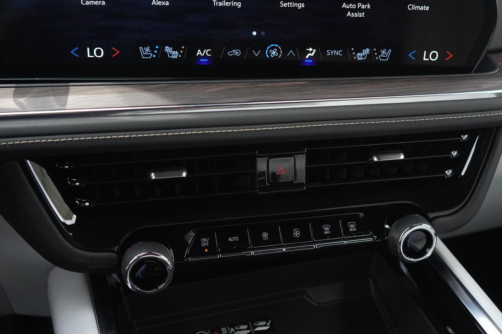 Vehicle image 23 of 33
