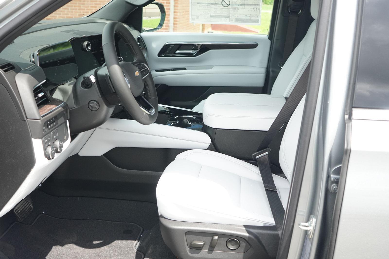 Vehicle image 26 of 33