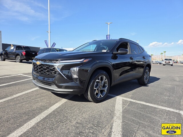2025 Chevrolet Trax LT Image 3 of 24