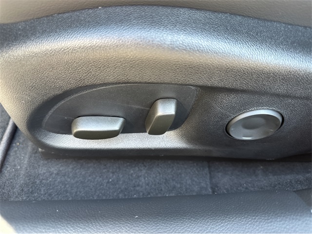 Vehicle image 28 of 35