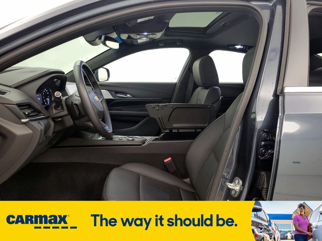 Vehicle image 12 of 30