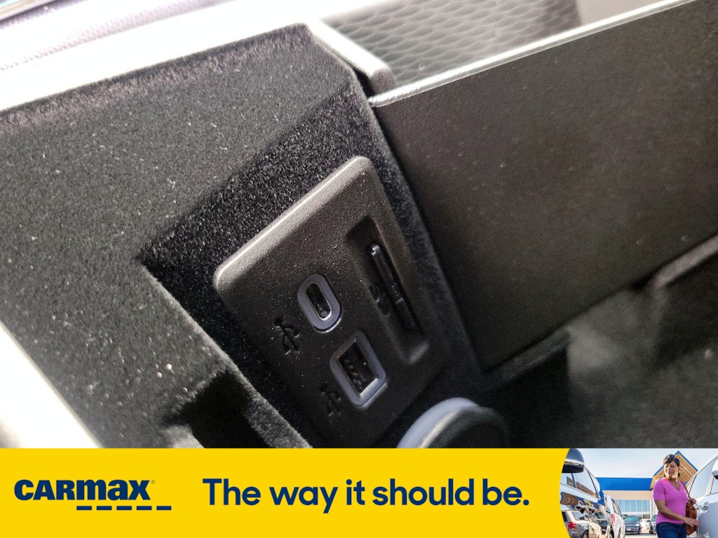 Vehicle image 22 of 30