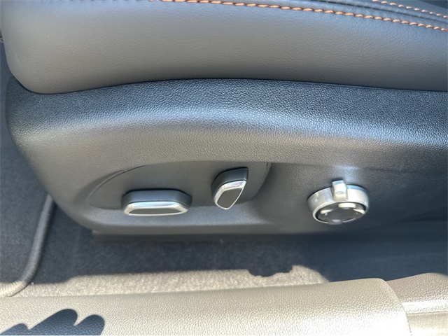 Vehicle image 28 of 34