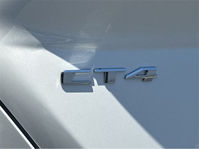 Vehicle image 33 of 34