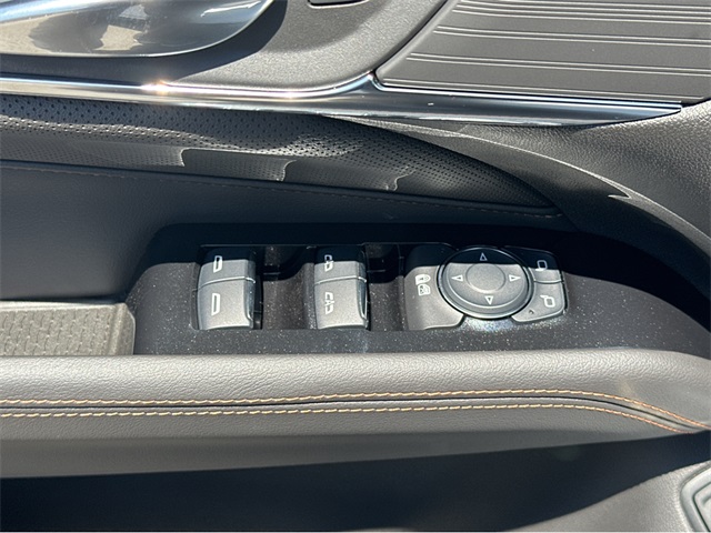 Vehicle image 30 of 34